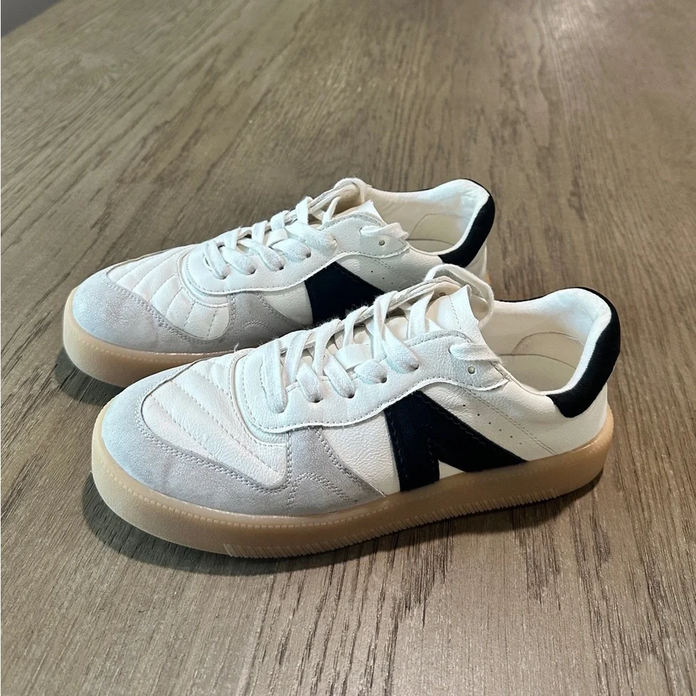 MIA Leather Retro Sneakers Size 6.5 White/Black Gum Sole - Picture 1 of 10